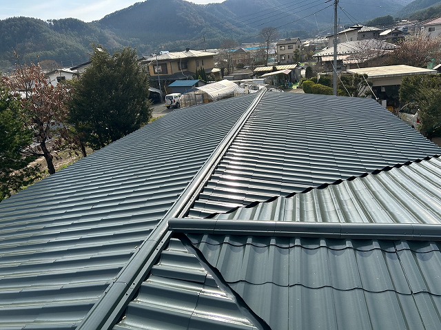 富士河口湖町でフッ素塗料にて屋根塗装、外壁塗装工事を行いお客様にお喜びの声をいただきました